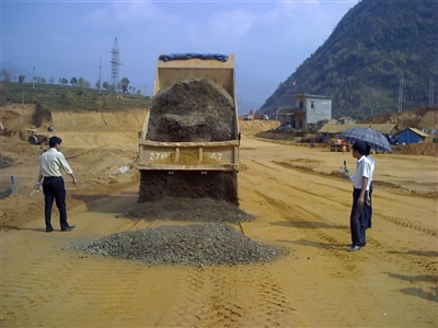 Gia cố nền đường đắp bằng phương pháp phối trộn đá dăm